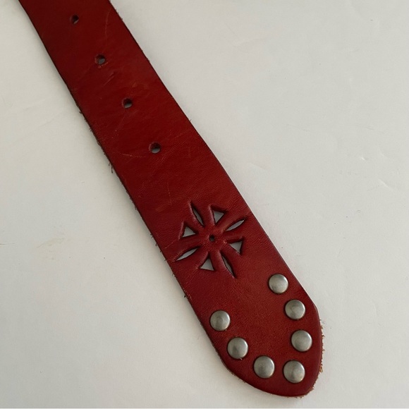 Unbranded vintage cutwork red leather distressed belt, women’s. - Picture 4 of 6